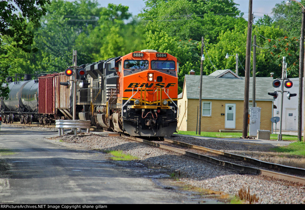 BNSF 5884 Leads 2 Ns ace's on a oil train!!